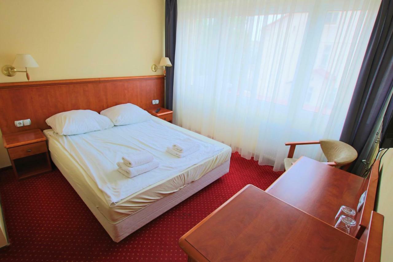 Hotel Arkadia à Kielce Extérieur photo